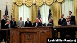 Trump je dao naznake da će se njegov angažman na Balkanu nastaviti ako dobije drugi mandat 3. novembra, rekavši Vučiću i Hotiju da se raduje posjeti obje zemlje "u ne tako dalekoj budućnosti".