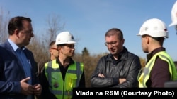 Премиерот Мицкоски и министерот Николоски на увид во работата на автопатите што во Северна Македонија ги градат „Бехтел и Енка“ 
