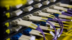 Războaie virtuale: Cine controlează internetul?