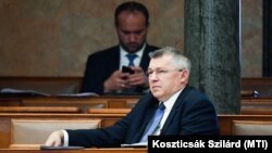 Szabó Zsolt a Parlamentben 2020. április 8-án