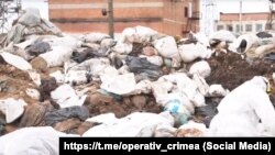 Площадка в Щелкино, куда привозят мазутные отходы с крымского побережья после крушения российских танкеров «Волгонефть» в Керченском проливе в декабре 2024 года