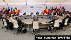 Summitul B9 de anul acesta se va ține în format hibrid, cu participarea Franței și Ucrainei, pe fondul tensiunilor de la granița ucraineană.