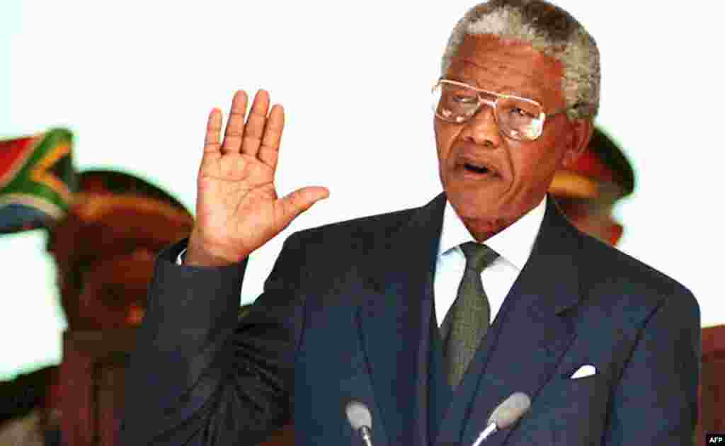 Nelson Mandela na inauguraciji, Pretoria, 10. maj 1994. 