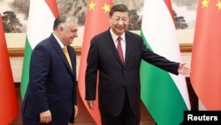 Hszi Csin-ping, a Kínai Kommunista Párt vezetője és az ország elnöke fogadja Orbán Viktort Pekingben 2024. július 8-án