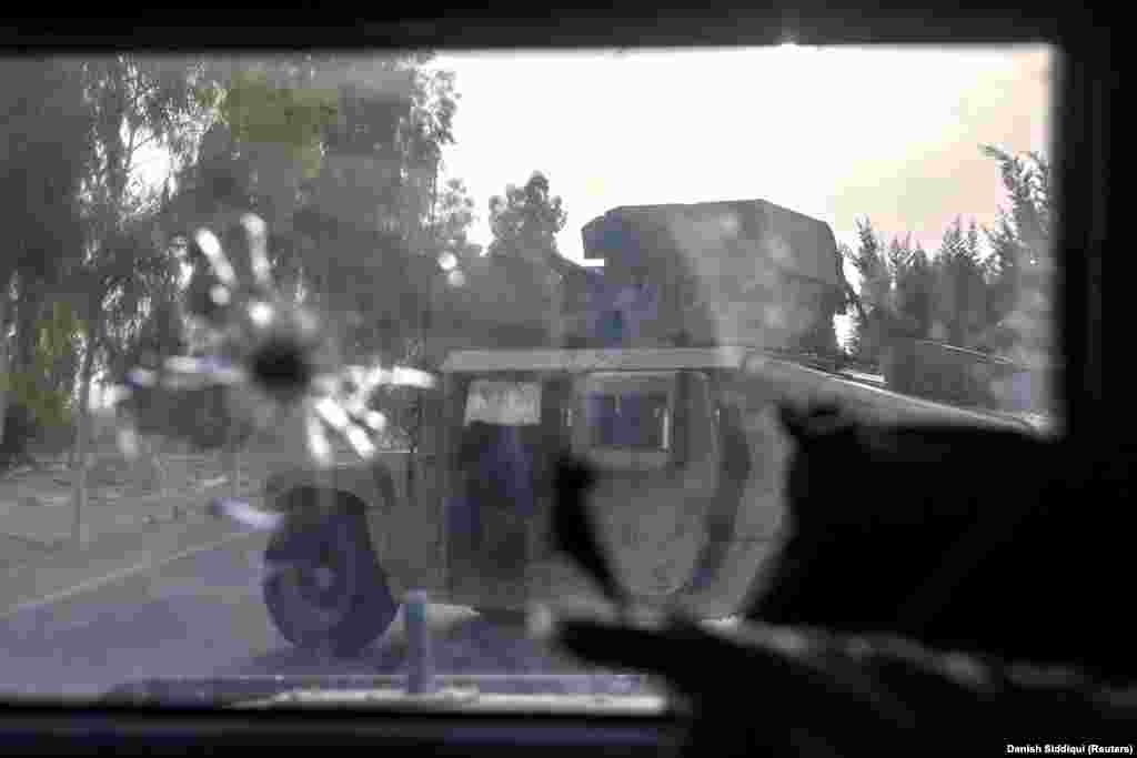 Az akció közben használt nyolc terepjáróból hármat találat ért.