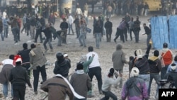 Kairo: Sukobi na glavnom trgu ne prestaju, 03.02.2011. 