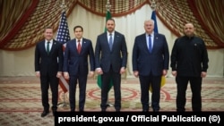 Членови на делегацијата на САД и Украина по разговорите во Џеда, 11 март 2025 година.