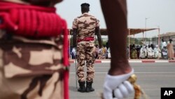 Csádi katonák Idriss Deby egyori elnök temetésén N'Djamenában, 2021. április 2-án