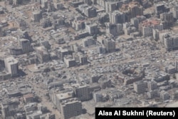 O imagine aeriană dintr-un avion militar iordanian, care livrează ajutor umanitar, arată Fâșia Gaza pe 17 august 2025.