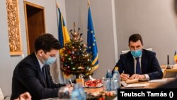 Tánczos Barna környezetvédelmi, vízügyi és erdészeti miniszter, az új román kormány tagja egy megbeszélésen vesz részt. 2020. december 30.