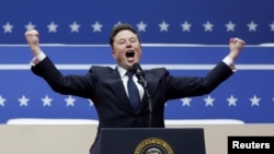 Elon Musk conduce eforturile administrației Trump de reducerea a instituțiilor federale și a numărului de angajați federali. El cere și înlăturarea judecătorilor care se opun deciziilor administrației.
