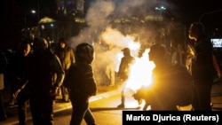 Sukobi pristalica i protivnika vlasti ispred Skupštine Srbije, 2. novembar 2025.