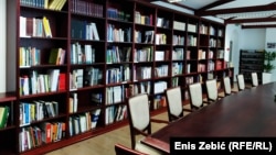 U bogatom fondu ove knjižnice, prve takve u Europi, nalaze se i neka izdanja koje nema ni najbogatija hrvatska knjižica – Nacionalna i sveučilišna knjižnica u Zagrebu