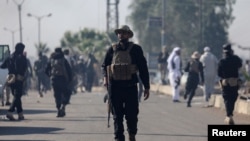 Një pjesëtar i forcave të brendshme të sigurisë siriane në Suveida. 19 korrik 2025. 