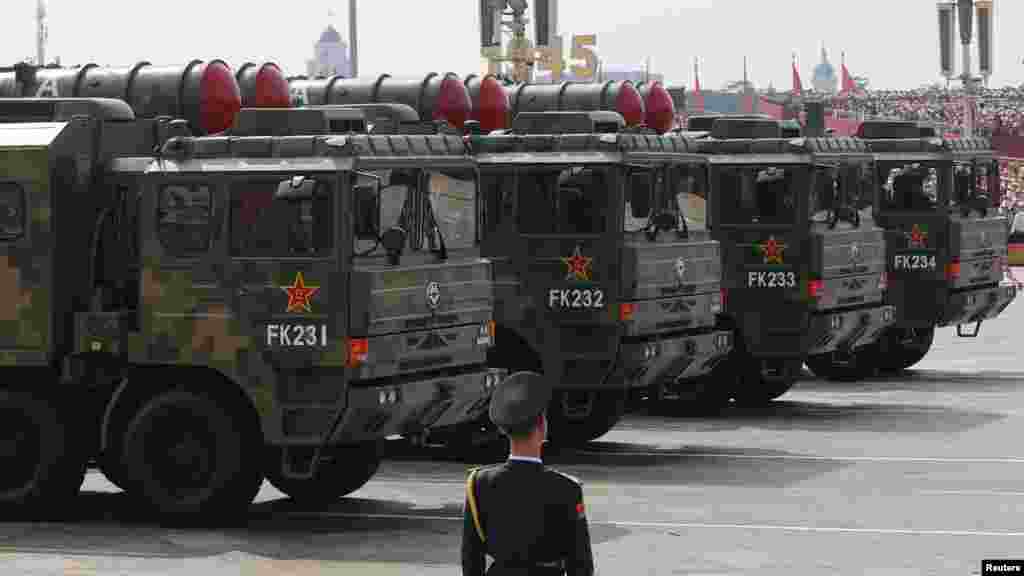 A hadsereg lég- és rakétavédelmi csoportja bemutatta a HQ-22A rakétavédelmi rendszereket. A HQ rövidítés a Vörös Zászló szavakat takarja