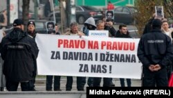 Ispred Parlamenta BiH