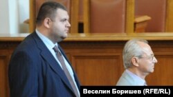 Санкционираният от САЩ за корупция депутат от ДПС Делян Пеевски и почетният председател на движението Ахмед Доган. Снимката е архивна.