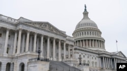 За решение проголосовали 320 представителей обеих партий, против – 99