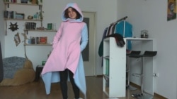 Karantén-hoodiek: a netről tanult meg pulóvert varrni