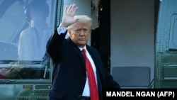 Donald Trump a plecat de la Casa Albă fără să se întâlnească cu Joe Biden și nu și-a recunoscut înfrângerea. Ianuarie 2021. 