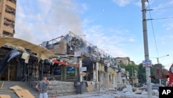 A rakétatalálat helyszíne Kramatorszkban 2023. június 27-én