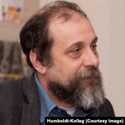 დავით თარხნიშვილი, ილიაუნის ბიოლოგიის პროფესორი