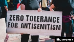 Izvještaj je otkrio da platforme društvenih mreža naročito slabo reaguju na teorije zavjere koje se tiču antisemitizma, ali i na dezinformacije o Jevrejima u pandemiji. Foto: Protesti protiv antisemitizma u Moldaviji, maj 2021.