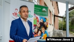 Potápi Árpád János nemzetpolitikáért felelős államtitkár beszédet mond az ungvári Harmónia Oktatási-Nevelési Központ felújított óvodájának avatásán 2020. október 7-én. Az óvoda a magyar kormány támogatásával újult meg. MTI/Nemes János