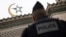 Французский полицейский у входа в мечеть в Париже 