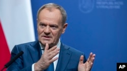 Premierul polonez Donald Tusk va cere Comisiei Europene interdicția importurilor agricole din Rusia și Belarus. 