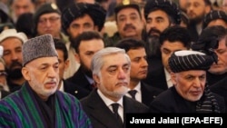 Afganistanski predsjednik Ašraf Gani (desno) i šef izvršne vlasti Abdulah Abdulah (lijevo) proglasili su pobjedu na predsjedničkim izborima u zemlji, što bi moglo zakomplikovati situaciju uoči mogućeg trajnog mirovnog sporazuma.