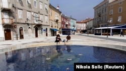 Otok Cres u Hrvatskoj, arhivska fotografija