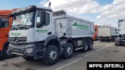 Причината за спирането на производството е иск на настоящия изпълнителен директор на дружеството Стоян Беличев и двама членове на съвета на директорите – Александър Филев и Иван Коларов