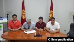 Слева направо: Бакыт Торобаев, Адахан Мадумаров, Ахматбек Келдибеков и Камчыбек Ташиев. 