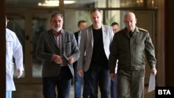 Националният оперативен щаб, оглавяван от ген. Венцислав Мутафчийски (вдясно)