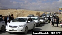 Members of Hazara minority from Malistan and Jaghuri districts of restive Ghazni province arrive in the provincial capital Ghazni to take refuge on November 12.