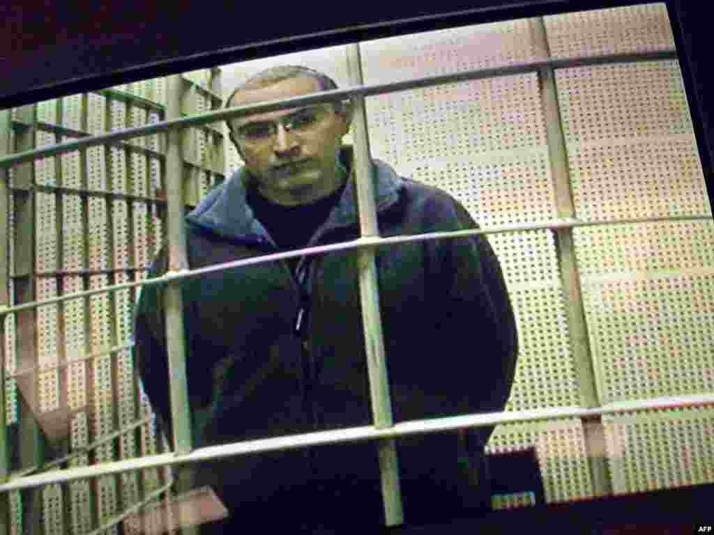 На видео линк во затворската келија, јануари 2004 