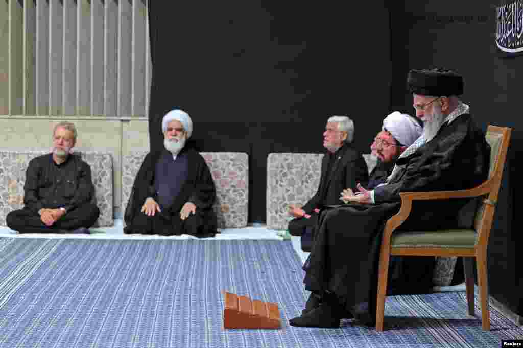 Верховный лидер Ирана аятолла Али Хаменеи присутствует на церемонии празднования Ашуры, самого святого дня в календаре мусульман-шиитов, Тегеран, Иран, 5 июля 2025 года. Офис Верховного лидера Ирана/WANA