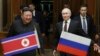 Președintele rus, Vladimir Putin, întâmpinat de liderul nord-coreean, Kim Jong Un, la Aeroportul din Phenian, Coreea de Nord, pe 19 iunie 2024. În timpul vizitei, Putin și Kim au semnat un tratat de parteneriat strategic între Rusia și Coreea de Nord.