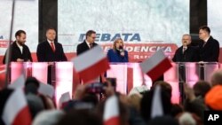 Prima dezbatere televizată între candidații în alegerile prezidențiale din Polonia, ținute pe 11 aprilie în orașul de provincie Końskie, a fost marcată de haos și tensiune 