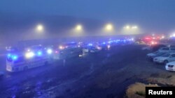 Спасителни превозни средства следват пътя към предполагаемото място на катастрофата