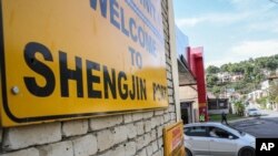 Italia și Albania au semnat un acord bilateral prin care înființează centre de procesare a cererilor de azil în această țară, sub jurisdicția italiană. Modelul e văzut de unii din UE ca un posibil precedent pentru alte asemenea aranjamente, potrivit AFP. 