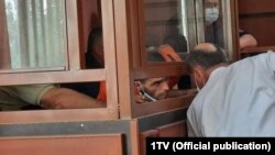 სენაკის რაიონული სასამართლოს გადაწყვეტილებით, ბრალდებულ მამა-შვილს აღკვეთის ღონისძიებად პატიმრობა შეეფარდა. 