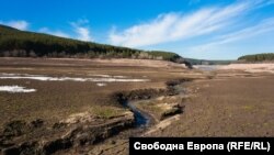 През януари нивото на яз. "Студена" беше критично ниско. Тогава започна строителството на водопровод от София, който да доведе вода за бедстващите хора