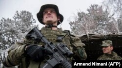 Pjesëtarë të FSK-së - foto nga arkivi