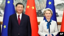 Hszi Csin-ping kínai elnök és Ursula von der Leyen, az Európai Bizottság elnöke Pekingben 2023. december 7-én