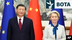 Presidenti kinez, Xi Jinping, dhe presidentja e Komisionit Evropian, Ursula von der Leyen, në Pekin. Dhjetor, 2023.