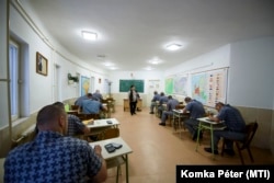 Tájékoztatót tartanak a fogvatartottaknak a matematika írásbeli érettségi vizsga előtt a Balassagyarmati Fegyház és Börtönben 2017-ben. Képünk illusztráció