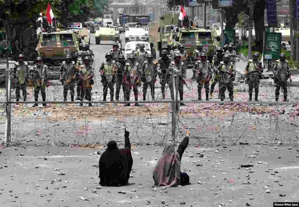 Egipat - Pristalice Muslimanskog bratstva sukobili su se sa sigurnosnim snagama, kairo, 8. juli 2013. Foto: EPA / Khaled Elfiqi 