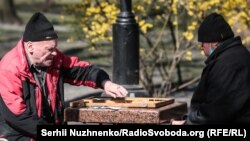 Ген. Мутафчийски предупреди, че за разлика от Европа, където ограниченията се спазват, в България тенденцията е обратна, което ще увеличи заболеваемостта от коронавируса.